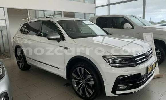 Nunua Ilio tumika Volkswagen Tiguan Nyeupe Gari ndani ya Maputo nchini Maputo Nunua Ilio tumika Volkswagen Tiguan Nyeupe Gari ndani ya Maputo nchini Maputo