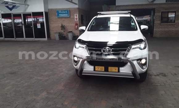 Comprar Usado Toyota Fortuner Branco Carro em Maputo em Maputo