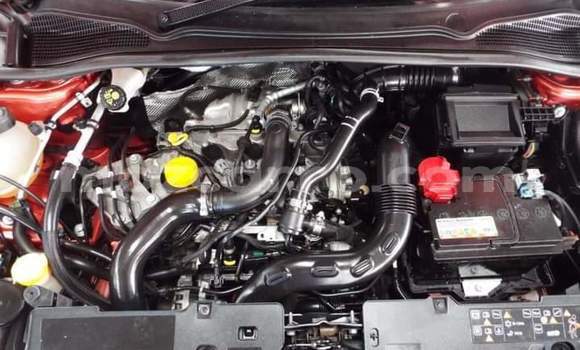 Tenga Tsaru Renault Clio Tsvuku Mota in Maputo in Maputo Tenga Tsaru Renault Clio Tsvuku Mota in Maputo in Maputo