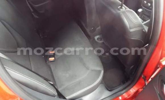 Tenga Tsaru Renault Clio Tsvuku Mota in Maputo in Maputo Tenga Tsaru Renault Clio Tsvuku Mota in Maputo in Maputo