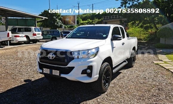 Comprar Usado Toyota Hilux Branco Carro em Maputo em Maputo