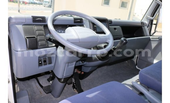 Comprar Importar Mitsubishi Canter Branco Caminhão em Import - Dubai em Cabo Delgado