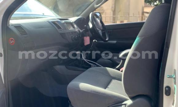 Comprar Usado Mazda BT-50 Prata Carro em Maputo em Maputo Comprar Usado Mazda BT-50 Prata Carro em Maputo em Maputo