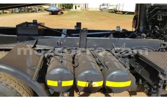 Comprar Usado Nissan UD Branco Caminhão em Beira em Sofala Comprar Usado Nissan UD Branco Caminhão em Beira em Sofala