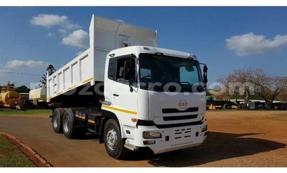 Comprar Usado Nissan UD Branco Caminhão em Beira em Sofala Comprar Usado Nissan UD Branco Caminhão em Beira em Sofala