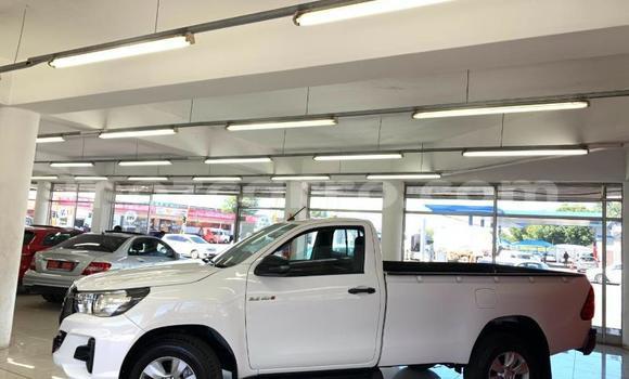 Comprar Usado Toyota Hilux Branco Carro em Espungabera em Manica Comprar Usado Toyota Hilux Branco Carro em Espungabera em Manica