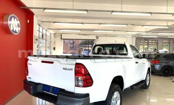 Comprar Usado Toyota Hilux Branco Carro em Espungabera em Manica Comprar Usado Toyota Hilux Branco Carro em Espungabera em Manica