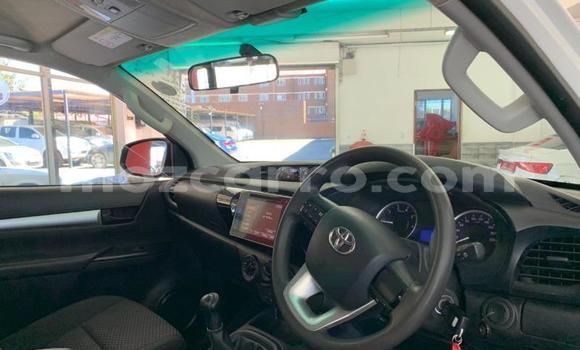 Comprar Usado Toyota Hilux Branco Carro em Espungabera em Manica Comprar Usado Toyota Hilux Branco Carro em Espungabera em Manica