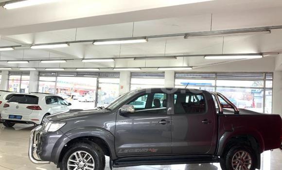Comprar Usado Toyota Hilux Prata Carro em Beira em Sofala Comprar Usado Toyota Hilux Prata Carro em Beira em Sofala