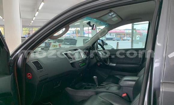 Comprar Usado Toyota Hilux Prata Carro em Beira em Sofala Comprar Usado Toyota Hilux Prata Carro em Beira em Sofala