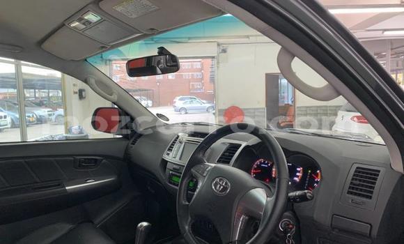 Comprar Usado Toyota Hilux Prata Carro em Beira em Sofala Comprar Usado Toyota Hilux Prata Carro em Beira em Sofala