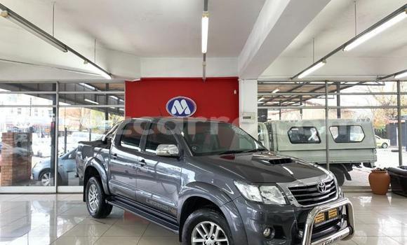 Comprar Usado Toyota Hilux Prata Carro em Beira em Sofala Comprar Usado Toyota Hilux Prata Carro em Beira em Sofala