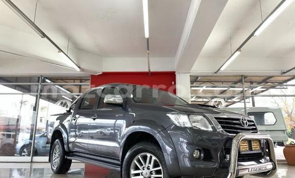 Comprar Usado Toyota Hilux Prata Carro em Beira em Sofala Comprar Usado Toyota Hilux Prata Carro em Beira em Sofala