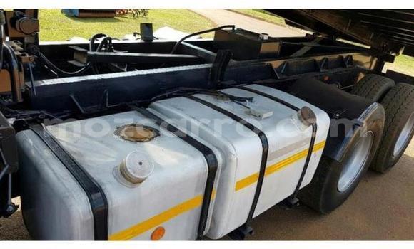 Comprar Usado Nissan UD Branco Caminhão em Beira em Sofala Comprar Usado Nissan UD Branco Caminhão em Beira em Sofala