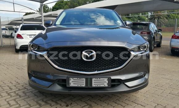 Nunua Ilio tumika Mazda CX-5 Nyeusi Gari ndani ya Catandica nchini Manica