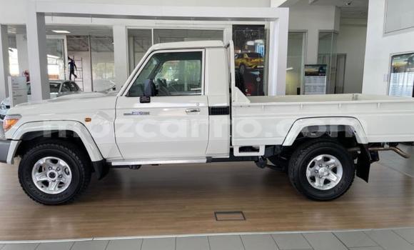 Comprar Usado Toyota Land Cruiser Prata Carro em Mabalane em Gaza Comprar Usado Toyota Land Cruiser Prata Carro em Mabalane em Gaza