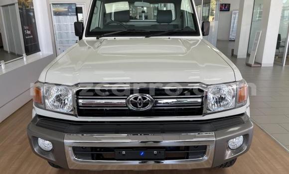 Comprar Usado Toyota Land Cruiser Prata Carro em Mabalane em Gaza Comprar Usado Toyota Land Cruiser Prata Carro em Mabalane em Gaza