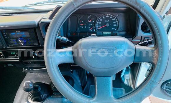 Comprar Usado Toyota Land Cruiser Castanho Carro em Beira em Sofala Comprar Usado Toyota Land Cruiser Castanho Carro em Beira em Sofala
