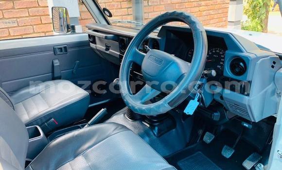 Comprar Usado Toyota Land Cruiser Castanho Carro em Beira em Sofala Comprar Usado Toyota Land Cruiser Castanho Carro em Beira em Sofala