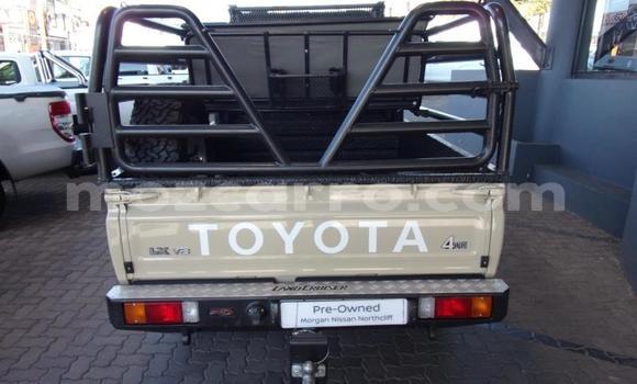 Buy Used Toyota Land Cruiser Brown Car in Beira in Sofala Buy Used Toyota Land Cruiser Brown Car in Beira in Sofala