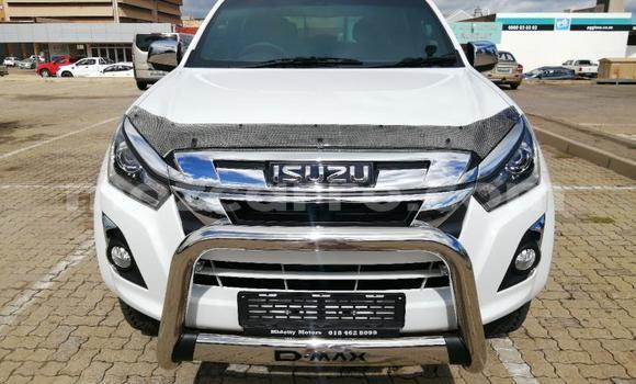 Comprar Usado Isuzu KB Branco Carro em Beira em Sofala Comprar Usado Isuzu KB Branco Carro em Beira em Sofala