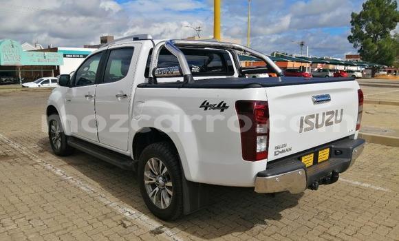 Comprar Usado Isuzu KB Branco Carro em Beira em Sofala Comprar Usado Isuzu KB Branco Carro em Beira em Sofala