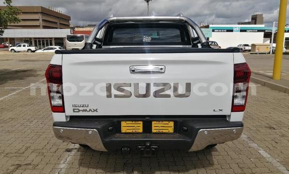 Comprar Usado Isuzu KB Branco Carro em Beira em Sofala Comprar Usado Isuzu KB Branco Carro em Beira em Sofala