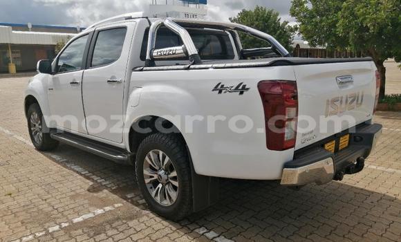 Comprar Usado Isuzu KB Branco Carro em Beira em Sofala Comprar Usado Isuzu KB Branco Carro em Beira em Sofala