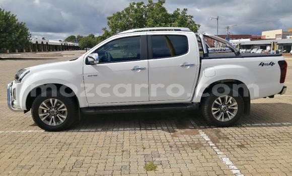Comprar Usado Isuzu KB Branco Carro em Beira em Sofala Comprar Usado Isuzu KB Branco Carro em Beira em Sofala