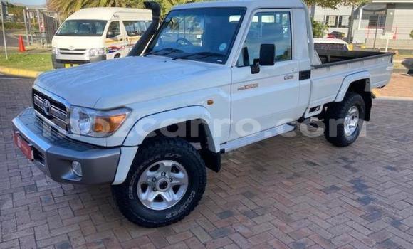 Nunua Ilio tumika Toyota Land Cruiser Nyeupe Gari ndani ya Beira nchini Sofala Nunua Ilio tumika Toyota Land Cruiser Nyeupe Gari ndani ya Beira nchini Sofala