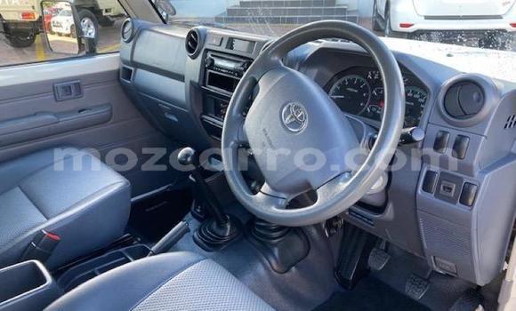 Buy Used Toyota Land Cruiser White Car in Beira in Sofala Buy Used Toyota Land Cruiser White Car in Beira in Sofala