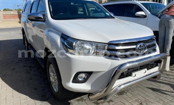 Comprar Usado Toyota Hilux Prata Carro em Beira em Sofala