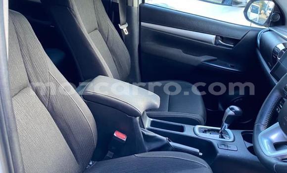 Comprar Usado Toyota Hilux Prata Carro em Beira em Sofala Comprar Usado Toyota Hilux Prata Carro em Beira em Sofala