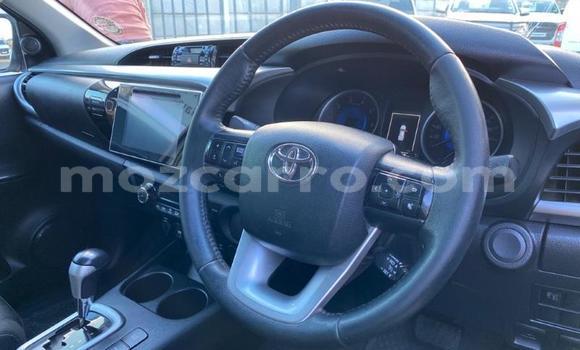 Comprar Usado Toyota Hilux Prata Carro em Beira em Sofala Comprar Usado Toyota Hilux Prata Carro em Beira em Sofala