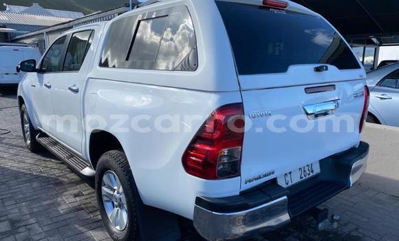 Comprar Usado Toyota Hilux Prata Carro em Beira em Sofala Comprar Usado Toyota Hilux Prata Carro em Beira em Sofala