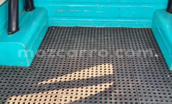 Buy Used Toyota Hilux Blue Car in Beira in Sofala Buy Used Toyota Hilux Blue Car in Beira in Sofala