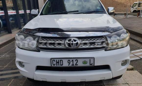 Comprar Usado Toyota Fortuner Branco Carro em Beira em Sofala Comprar Usado Toyota Fortuner Branco Carro em Beira em Sofala