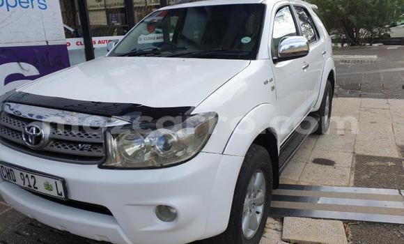 Buy Used Toyota Fortuner White Car in Beira in Sofala Buy Used Toyota Fortuner White Car in Beira in Sofala