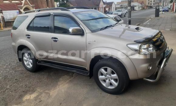 Buy Used Toyota Fortuner Silver Car in Beira in Sofala Buy Used Toyota Fortuner Silver Car in Beira in Sofala