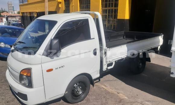 Comprar Usado Hyundai H1 Branco Carro em Beira em Sofala Comprar Usado Hyundai H1 Branco Carro em Beira em Sofala