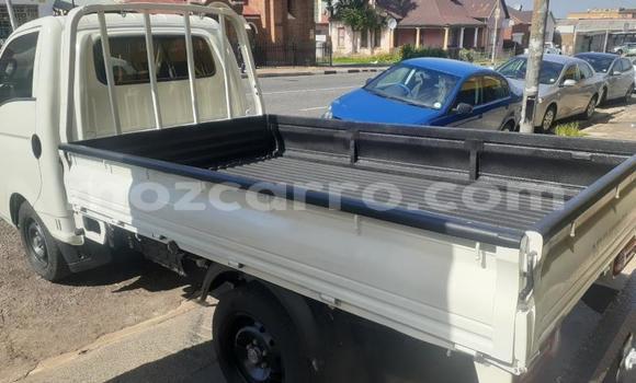 Comprar Usado Hyundai H1 Branco Carro em Beira em Sofala Comprar Usado Hyundai H1 Branco Carro em Beira em Sofala