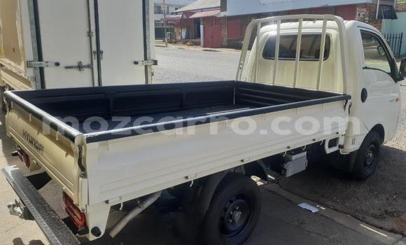 Comprar Usado Hyundai H1 Branco Carro em Beira em Sofala Comprar Usado Hyundai H1 Branco Carro em Beira em Sofala