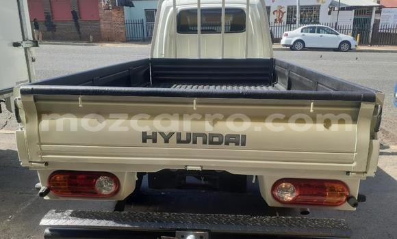 Comprar Usado Hyundai H1 Branco Carro em Beira em Sofala Comprar Usado Hyundai H1 Branco Carro em Beira em Sofala
