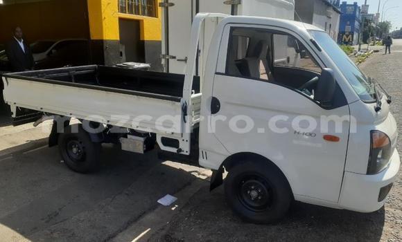 Comprar Usado Hyundai H1 Branco Carro em Beira em Sofala Comprar Usado Hyundai H1 Branco Carro em Beira em Sofala