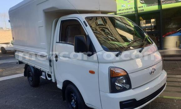 Comprar Usado Hyundai H1 Branco Carro em Beira em Sofala