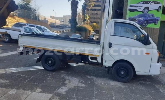 Buy Used Hyundai H1 White Car in Beira in Sofala Buy Used Hyundai H1 White Car in Beira in Sofala