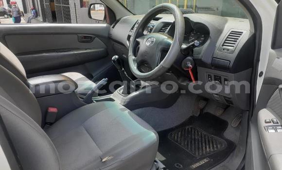 Buy Used Toyota Hilux Silver Car in Beira in Sofala Buy Used Toyota Hilux Silver Car in Beira in Sofala