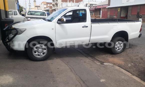 Buy Used Toyota Hilux Silver Car in Beira in Sofala Buy Used Toyota Hilux Silver Car in Beira in Sofala