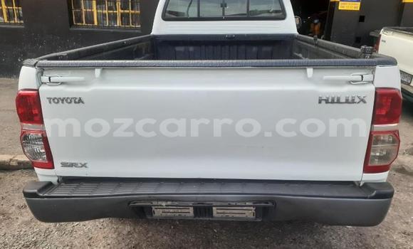 Buy Used Toyota Hilux Silver Car in Beira in Sofala Buy Used Toyota Hilux Silver Car in Beira in Sofala