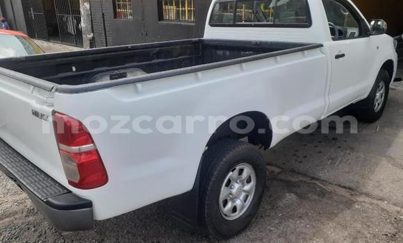 Buy Used Toyota Hilux Silver Car in Beira in Sofala Buy Used Toyota Hilux Silver Car in Beira in Sofala